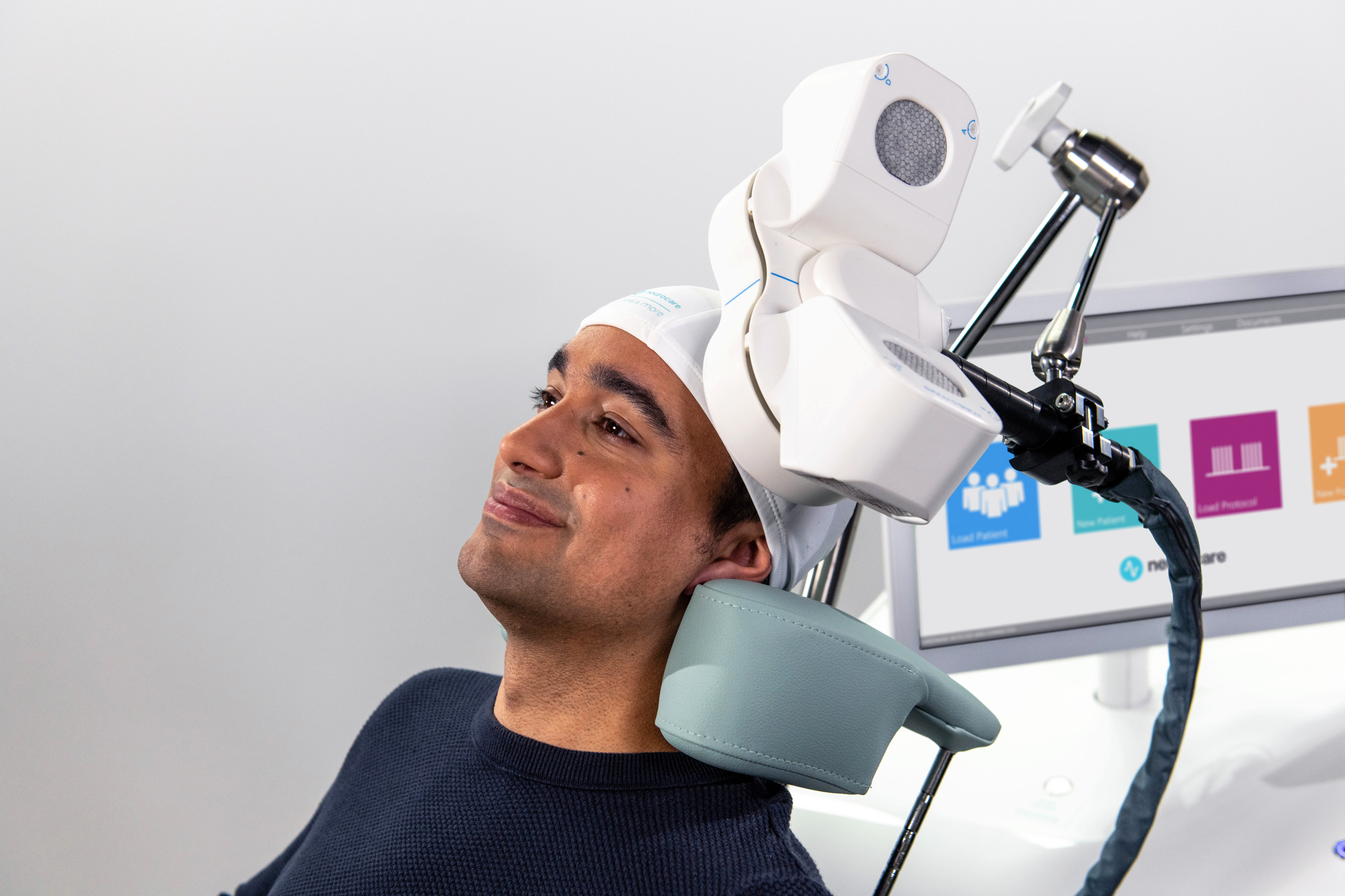 neurocare-TMS2804_Patient_Apollo_TMS-Coil.jpg