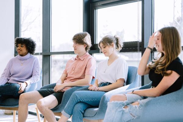 teens in group therapy